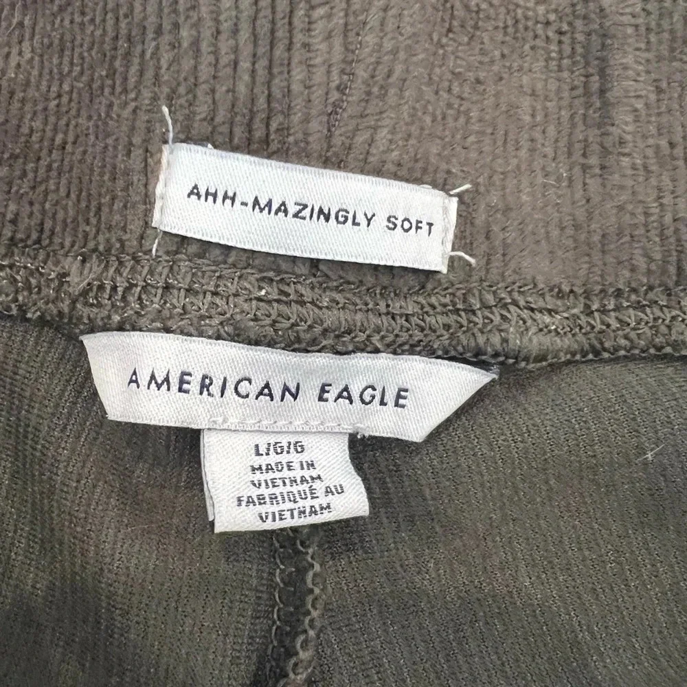 American eagle
Ahh-Mazingly soft
Flare leggings
Olive green
Size lg - Picture 6 of 6